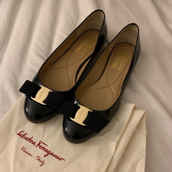 Salvatore Ferragamo Varina Patent Leather Flats - Picture 1 of 6